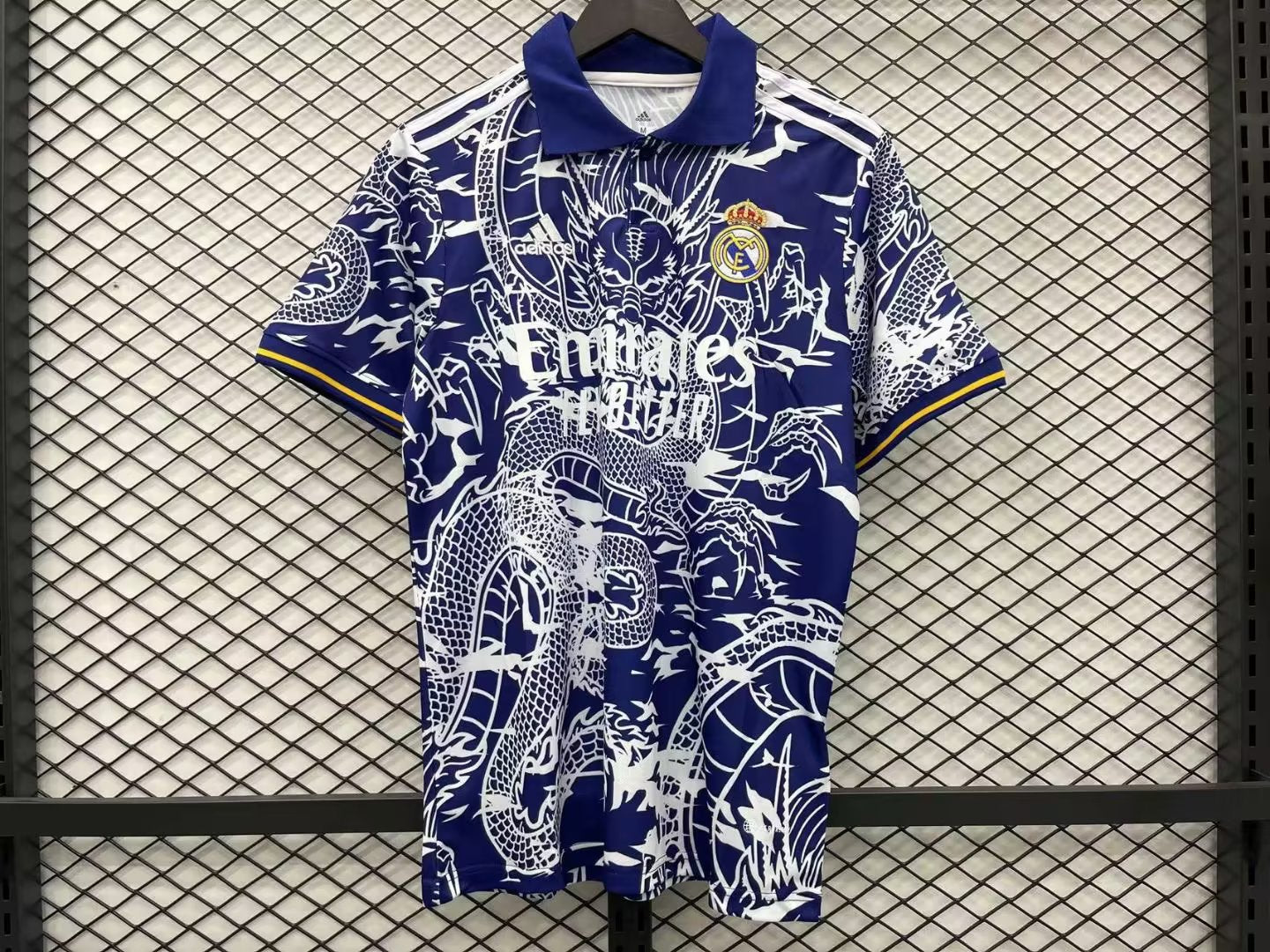 Real Madrid "Dragón De Agua" Special Kit
